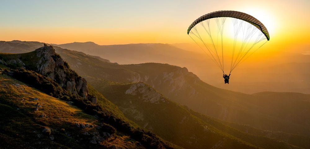 Ultralight fabrics for parachutes and hot air balloons